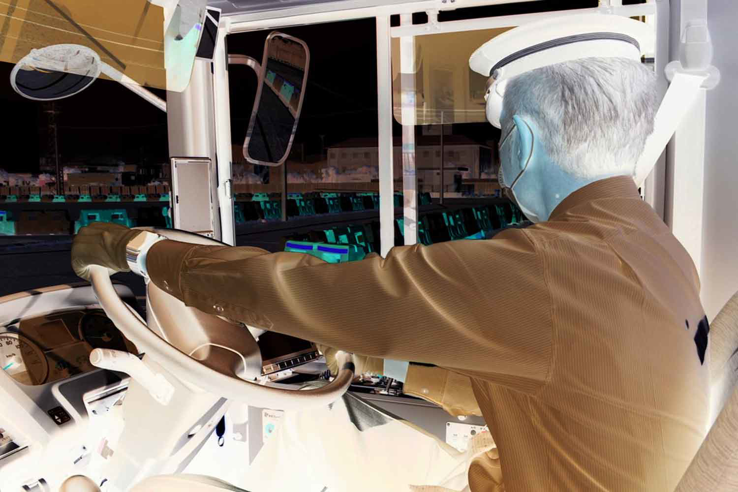 深刻化するバス運転士の業務の実態とは