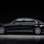 【画像】見た目はただのＳクラスだけど「手榴弾」「毒ガス」だって耐え抜く！　メルセデスの「S 680 ガード」がもはやスパイ映画のシロモノだった 〜 画像1