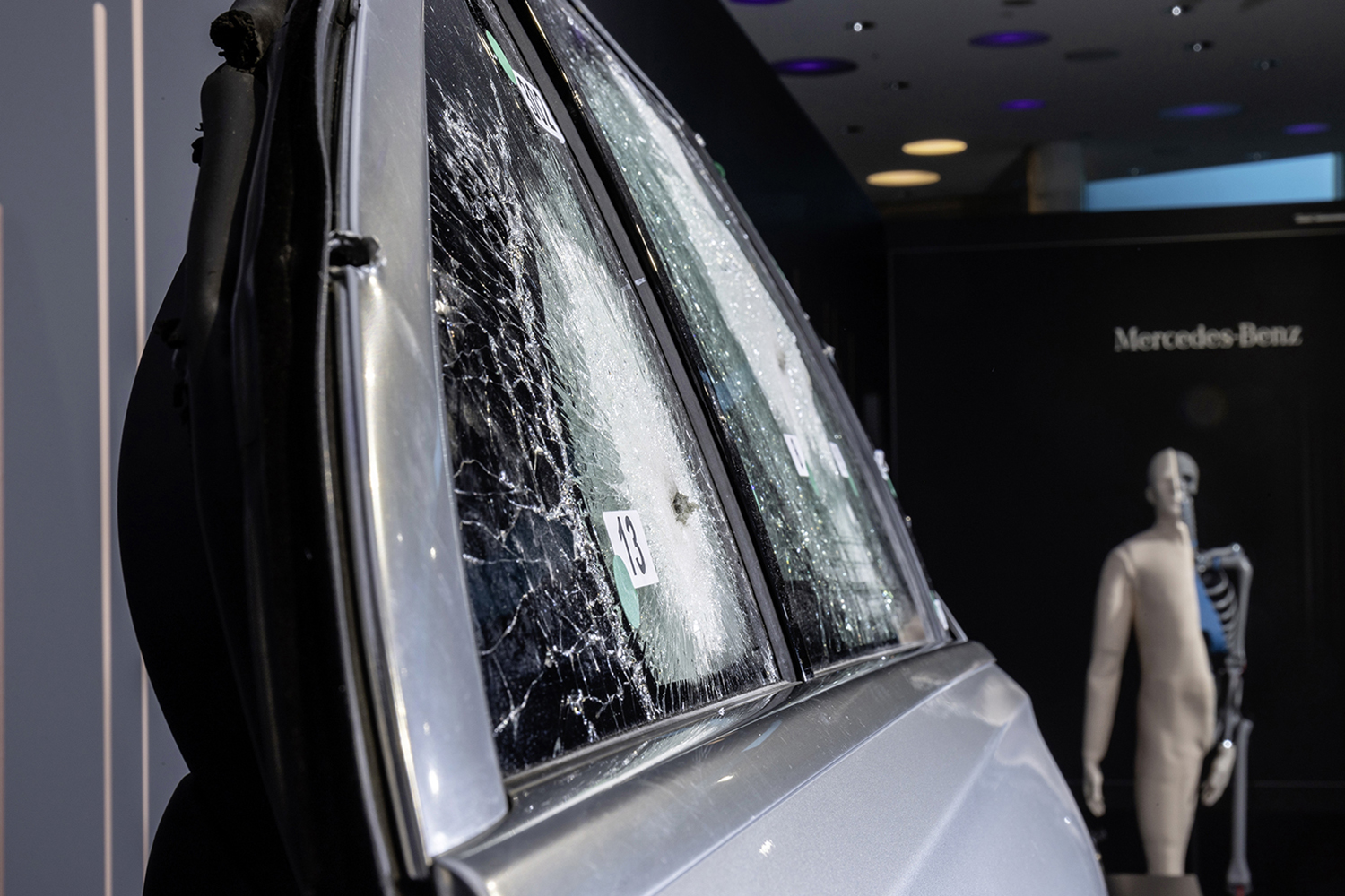 メルセデス・ベンツの防弾仕様車「S 680 ガード」の防御力がヤバすぎた 〜 画像30