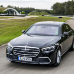【画像】見た目はただのＳクラスだけど「手榴弾」「毒ガス」だって耐え抜く！　メルセデスの「S 680 ガード」がもはやスパイ映画のシロモノだった 〜 画像36