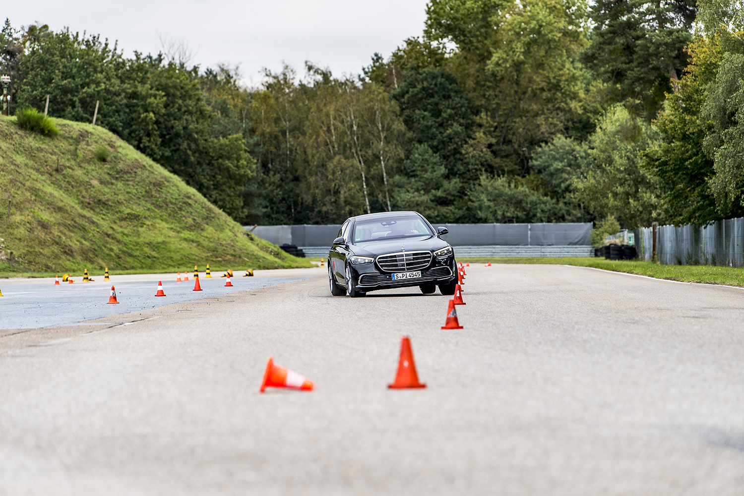 メルセデス・ベンツの防弾仕様車「S 680 ガード」の防御力がヤバすぎた 〜 画像44