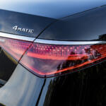 【画像】見た目はただのＳクラスだけど「手榴弾」「毒ガス」だって耐え抜く！　メルセデスの「S 680 ガード」がもはやスパイ映画のシロモノだった 〜 画像58