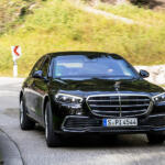 【画像】見た目はただのＳクラスだけど「手榴弾」「毒ガス」だって耐え抜く！　メルセデスの「S 680 ガード」がもはやスパイ映画のシロモノだった 〜 画像65