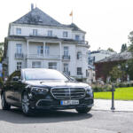 【画像】見た目はただのＳクラスだけど「手榴弾」「毒ガス」だって耐え抜く！　メルセデスの「S 680 ガード」がもはやスパイ映画のシロモノだった 〜 画像67