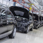 【画像】見た目はただのＳクラスだけど「手榴弾」「毒ガス」だって耐え抜く！　メルセデスの「S 680 ガード」がもはやスパイ映画のシロモノだった 〜 画像69