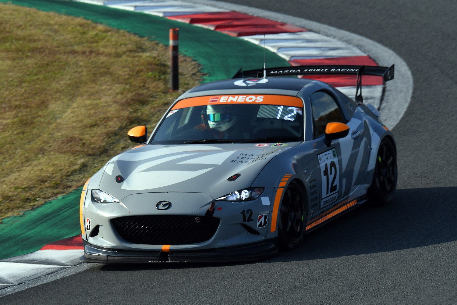 マツダの12号車「MAZDA SPIRIT RACING RS Future concept」の走行シーン 〜 画像4