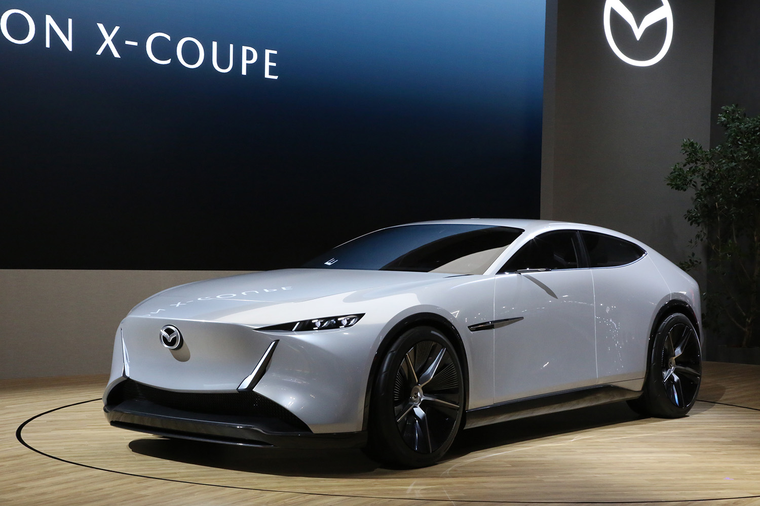 マツダ・ビジョンクロスクーペのフロントスタイリング