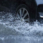 【画像】クルマで走行中に遭遇するとガチで怖いし危険だぞ！　ゲリラ豪雨の対策ってどうするのが正解？ 〜 画像11