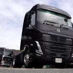 【画像】外装がデニムって想像以上にアリだぞ！　ボルボと岡山デニムのコラボトラックがめちゃくちゃイケてる 〜 画像1