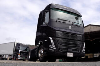 「ボルボ」印のジーンズではなくまさかのデニム生地で覆われた「ボルボ」の衝撃コラボ