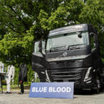 【画像】外装がデニムって想像以上にアリだぞ！　ボルボと岡山デニムのコラボトラックがめちゃくちゃイケてる 〜 画像3