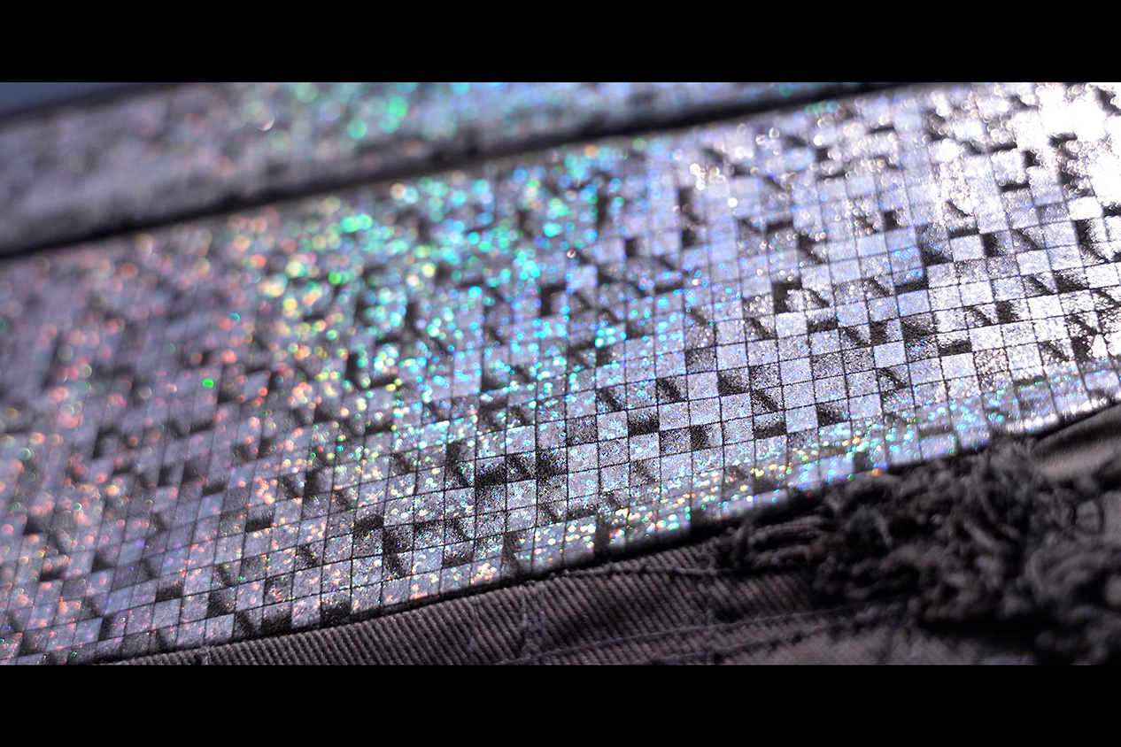 「ボルボ」印のジーンズではなくまさかのデニム生地で覆われた「ボルボ」の衝撃コラボ 〜 画像5