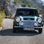 「ゴーカートフィーリング」はアリだけど……「シルキー６」「オン・ザ・レール」はオジサン用語ってマジ？　ディーラーマンですら「？」なクルマの表現