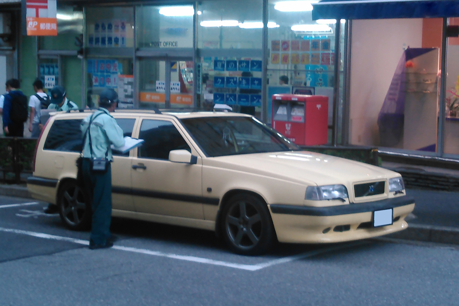 「人が乗っていれば駐車監視員は駐車禁止の標章を取り付けない」というウワサは本当か 〜 画像7