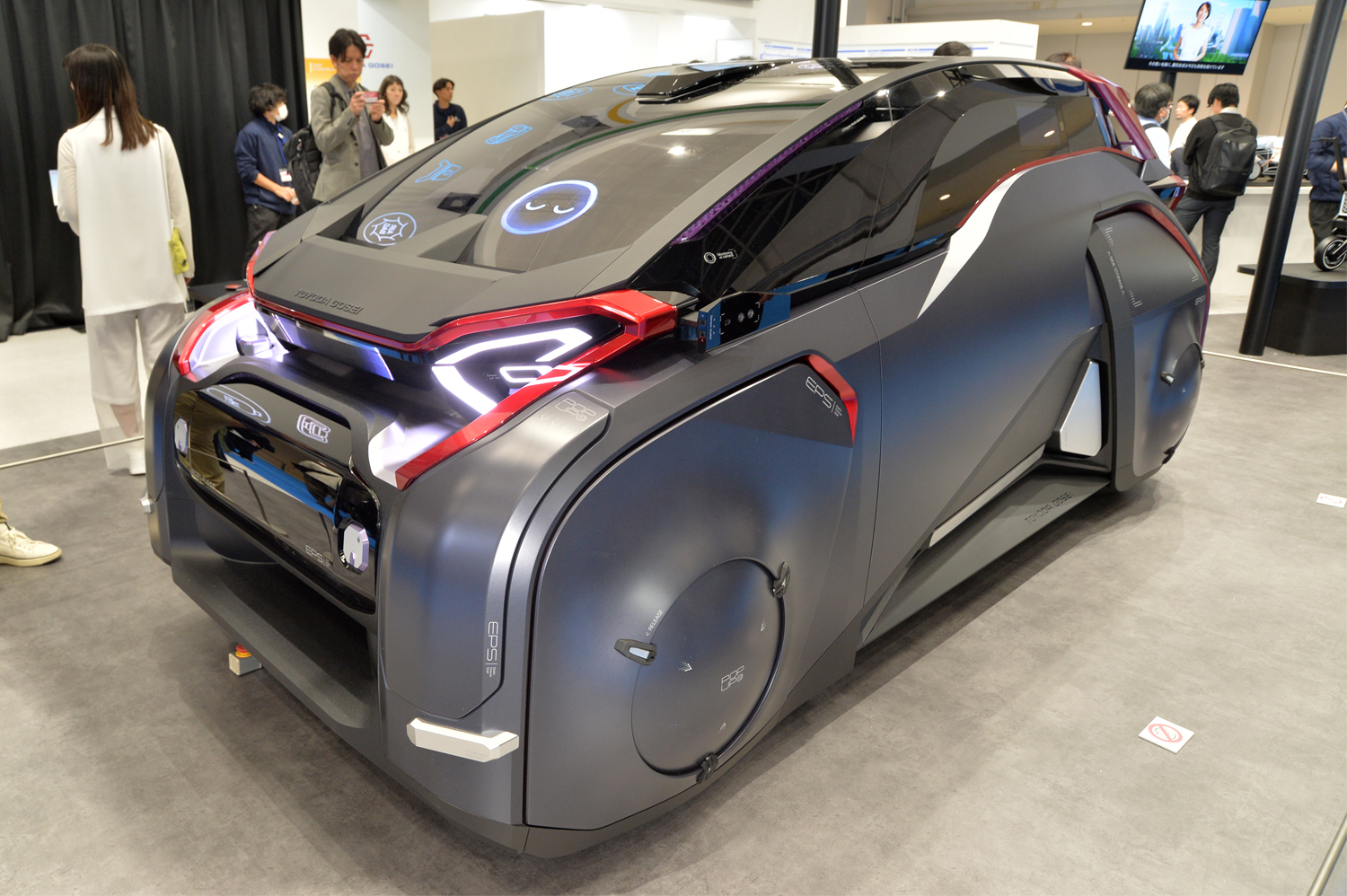 女性でも持ち運べそうな豊田合成の軽量H2カートリッジなら＋10kmの安心が手に入る