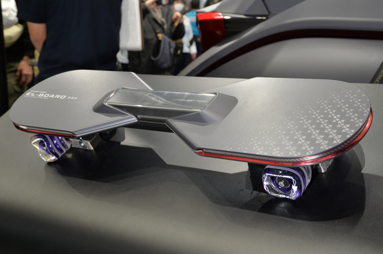 女性でも持ち運べそうな豊田合成の軽量H2カートリッジなら＋10kmの安心が手に入る 〜 画像13