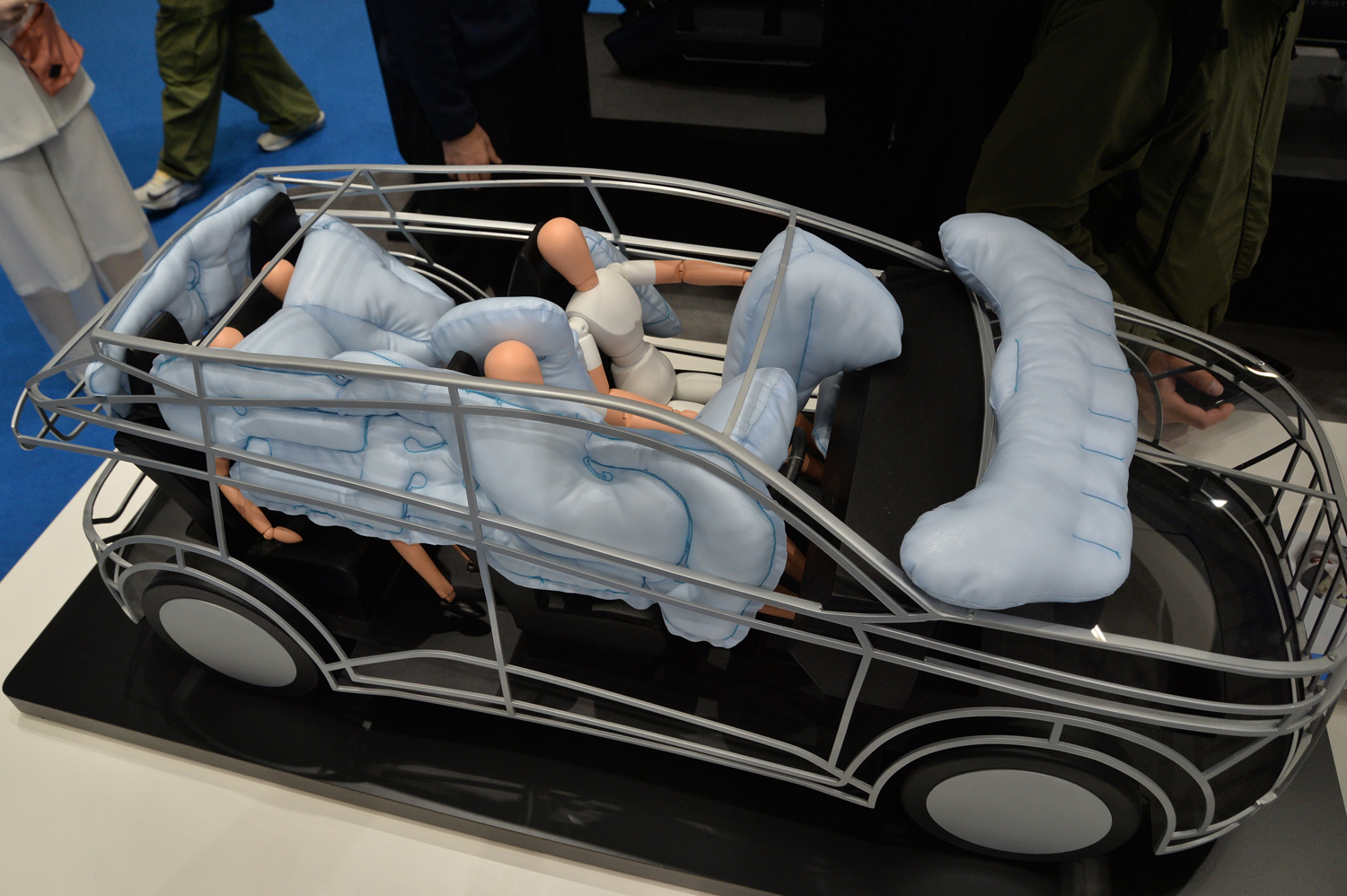 豊田合成のエアバッグの展示 〜 画像15