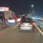 【画像】事故も起きにくいしあおり運転被害も避けられる！　高速道路に不慣れな人は「大型トラックの後ろ」をついていくと安心だった 〜 画像1