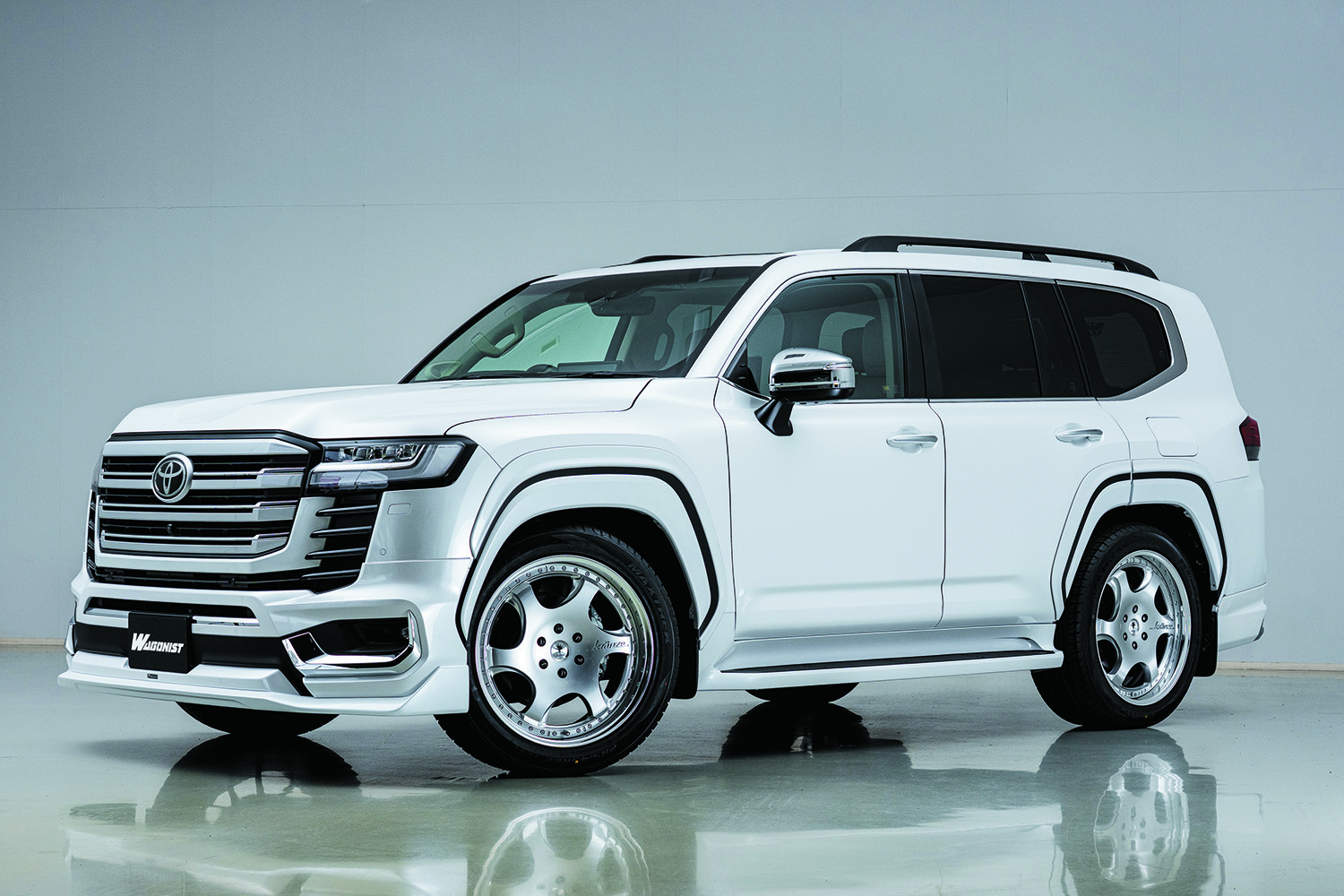 BAZREIA IDを装着したトヨタ・ランドクルーザー300