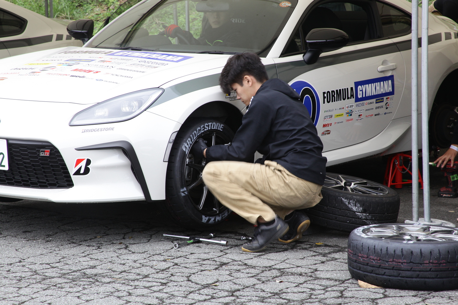 タイヤ交換の様子