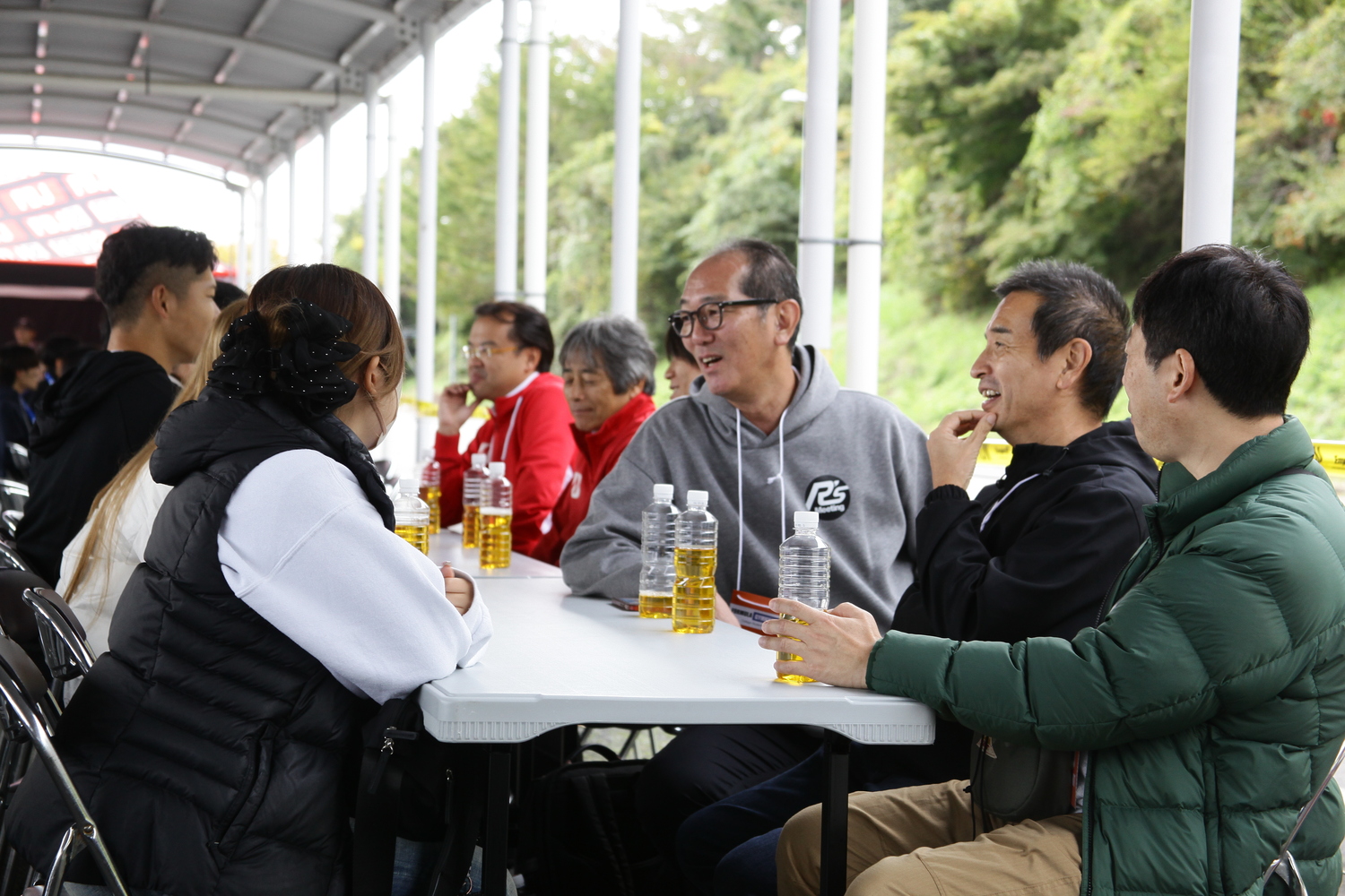 昼食時の懇親の様子 〜 画像19
