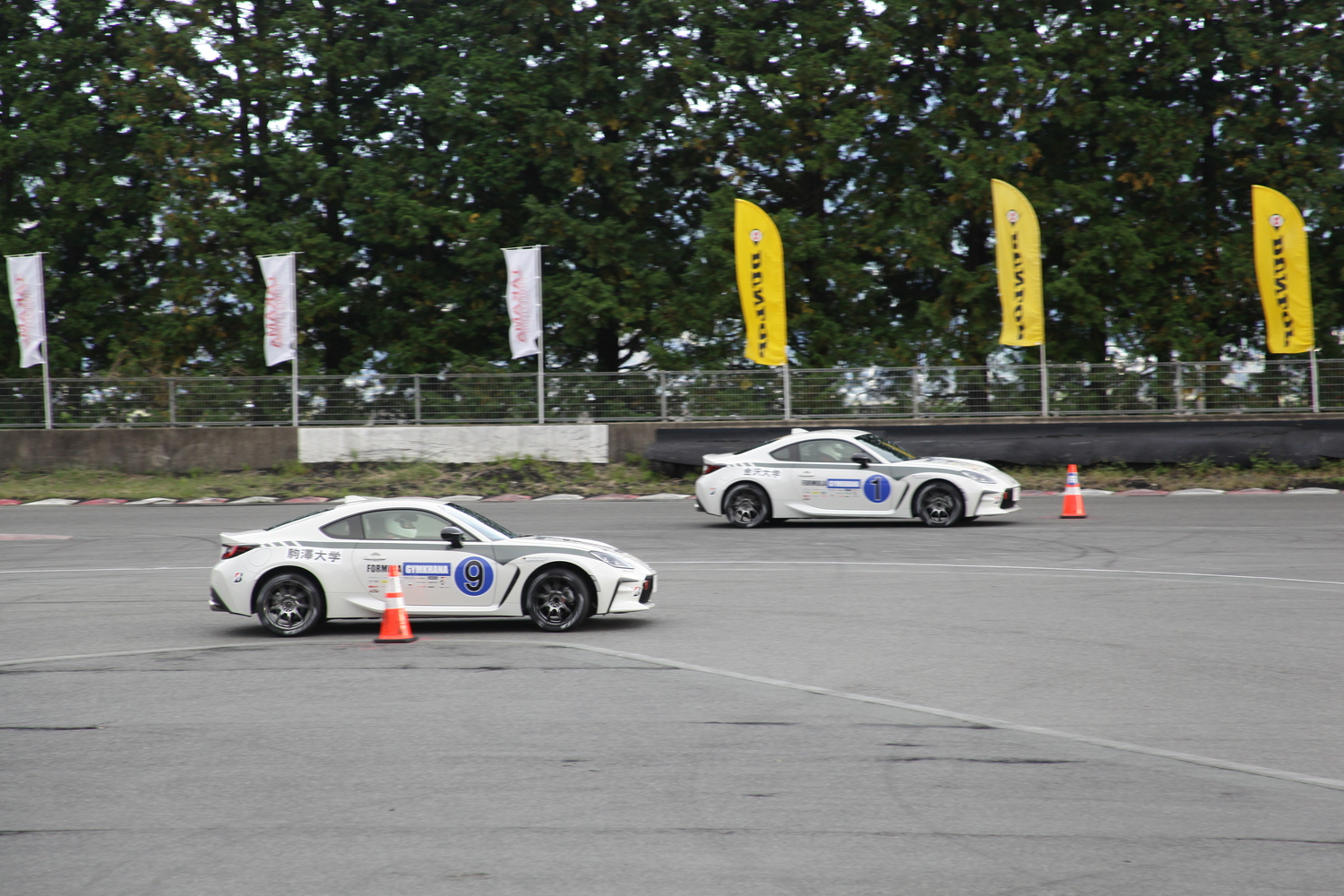 コースを走行する競技車両 〜 画像47