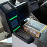 【画像】コロコロ変わると高齢の乗客は対応できないぞ！　それでも地方の路線バスの支払い方法が「交通系IC」を離脱して「クレカタッチ決済」「QRコード」などにせざるを得ないワケ 〜 画像5