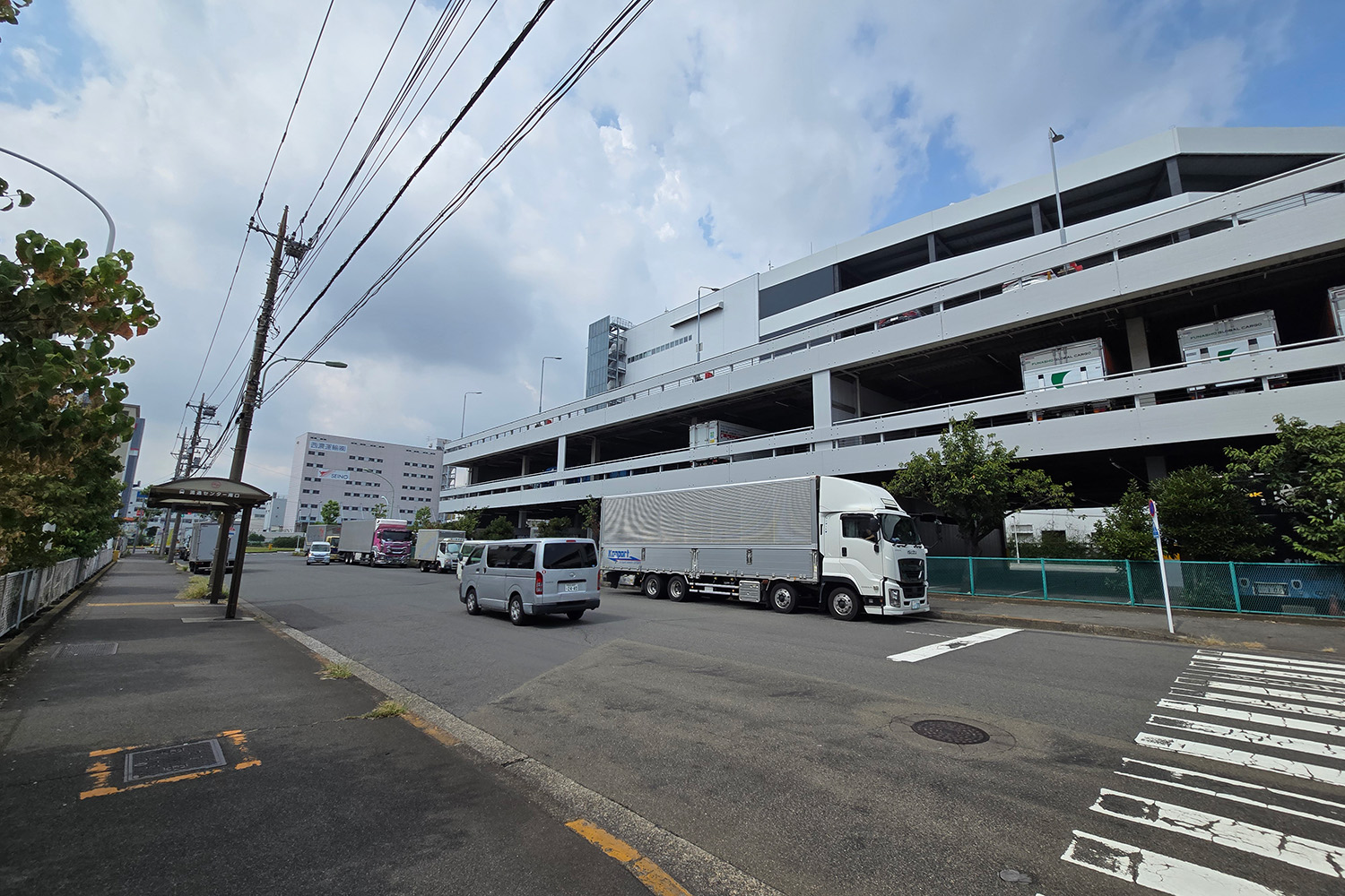 京浜工業地帯に点在する埠頭のひとつ「平和島」