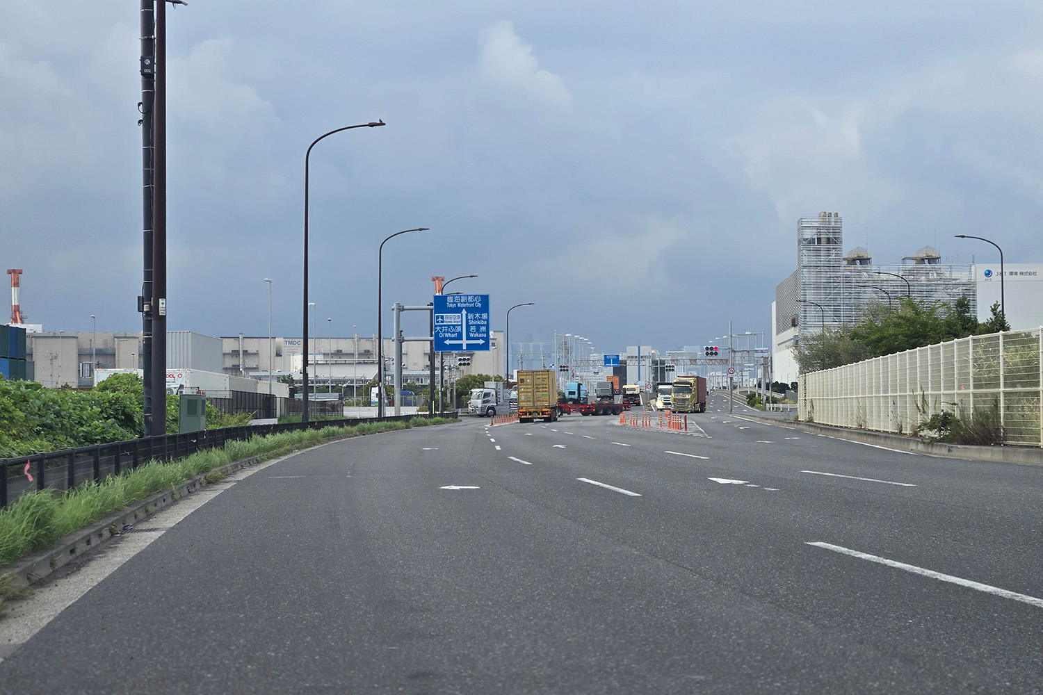 非日常的な風景が広がる埠頭や人工島はドライブにもってこいだった 〜 画像44