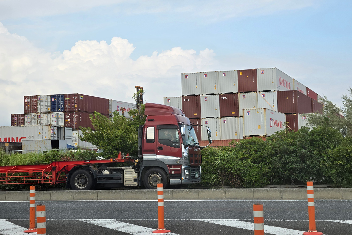 非日常的な風景が広がる埠頭や人工島はドライブにもってこいだった 〜 画像45