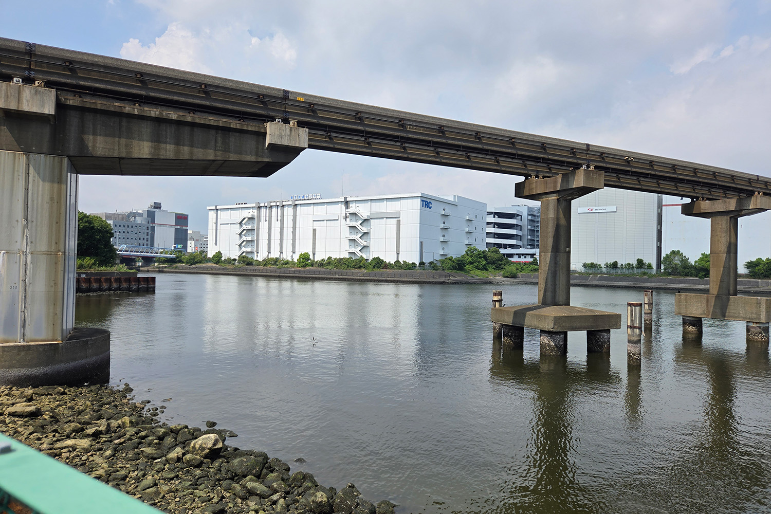 非日常的な風景が広がる埠頭や人工島はドライブにもってこいだった 〜 画像24