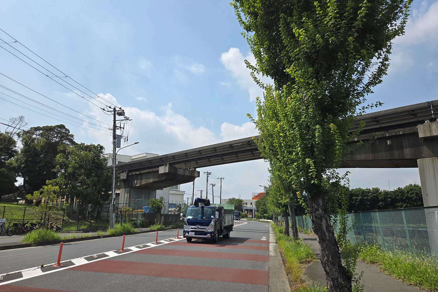 非日常的な風景が広がる埠頭や人工島はドライブにもってこいだった 〜 画像25