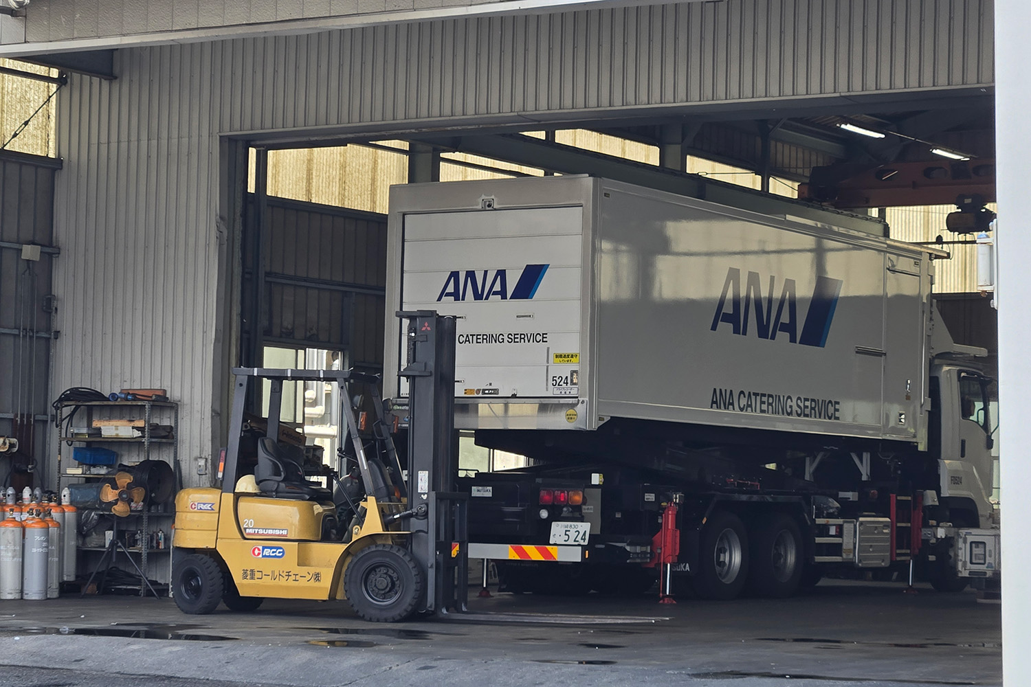 非日常的な風景が広がる埠頭や人工島はドライブにもってこいだった 〜 画像27