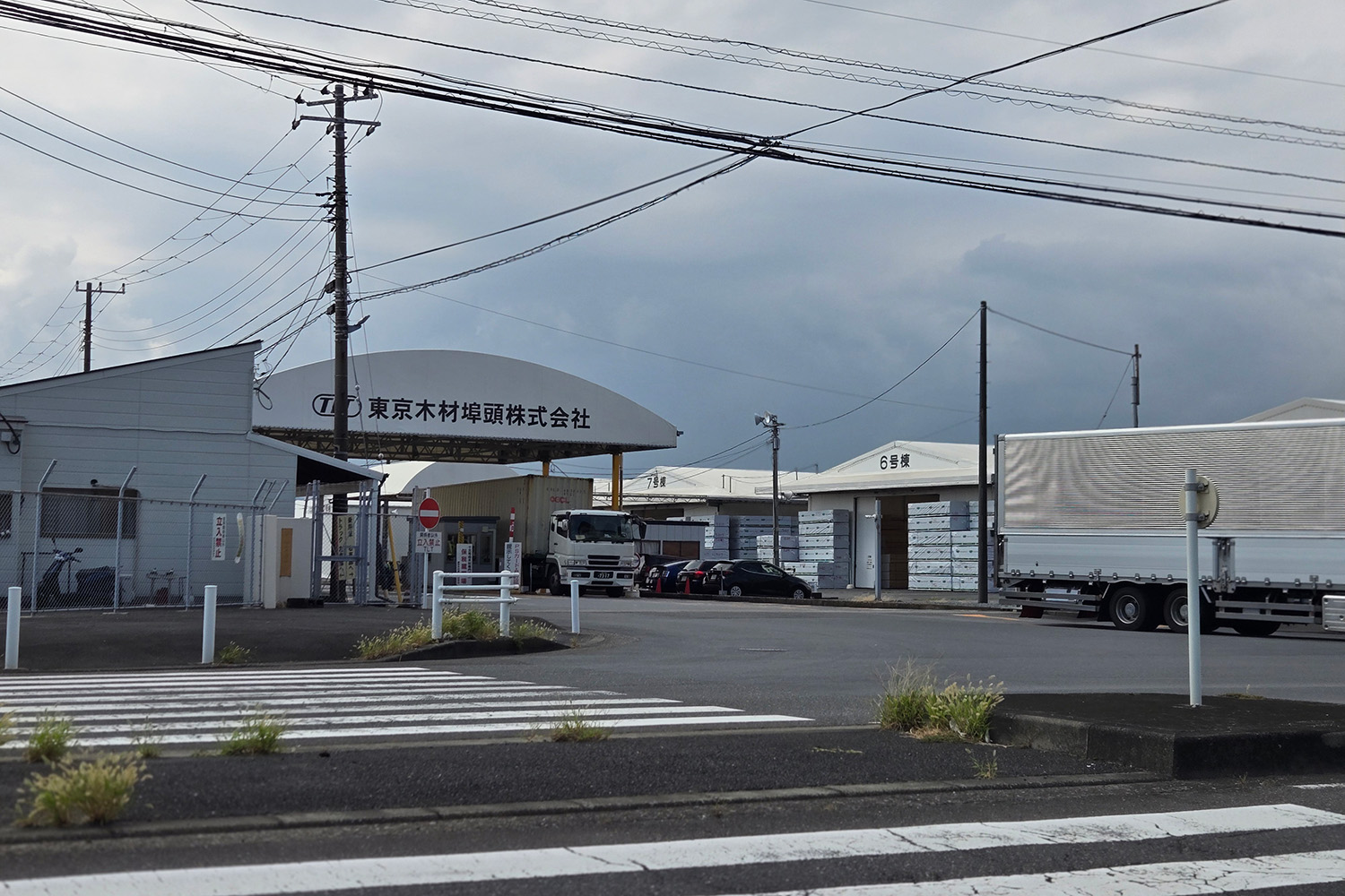非日常的な風景が広がる埠頭や人工島はドライブにもってこいだった 〜 画像18