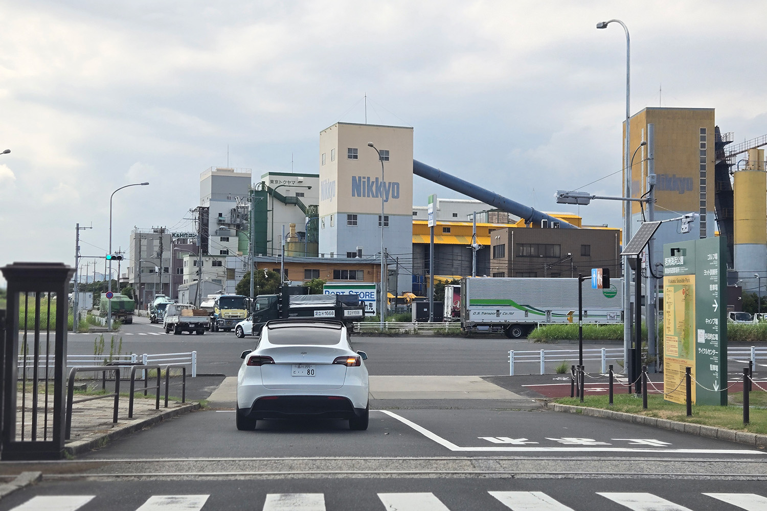 非日常的な風景が広がる埠頭や人工島はドライブにもってこいだった 〜 画像21