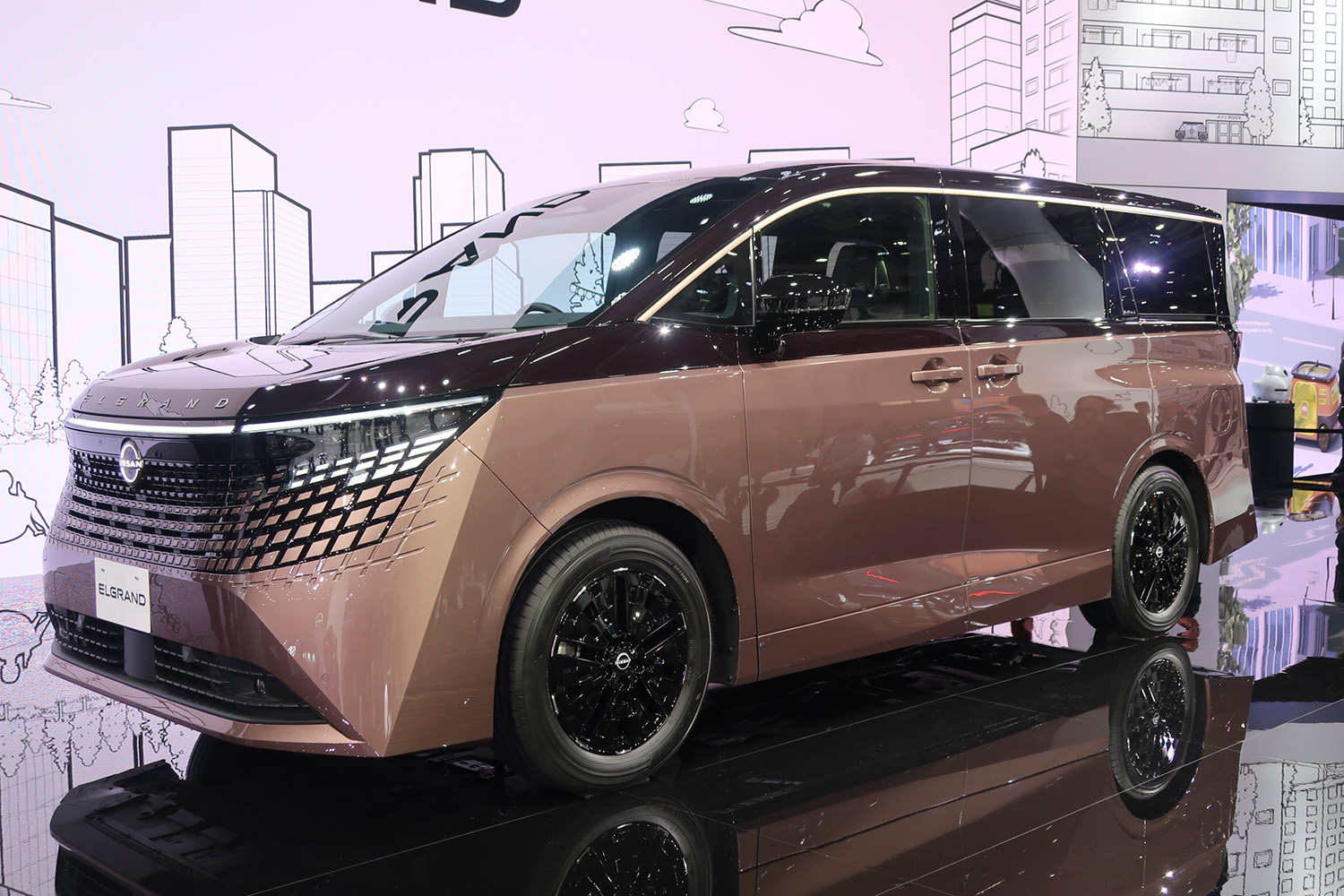 新型エルグランドのフロントスタイリング