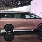 【画像】これでもう「見下ろされ」ない！　ド迫力に進化した新型エルグランドのデザインを担当に直撃【ジャパンモビリティショー2025】 〜 画像3