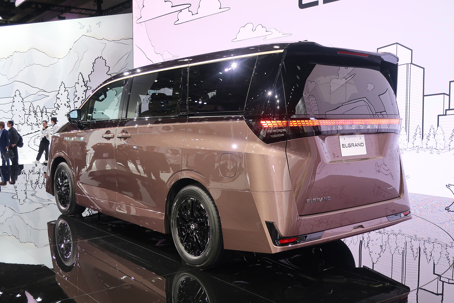 新型エルグランドのリヤスタイリング