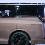 【画像】これでもう「見下ろされ」ない！　ド迫力に進化した新型エルグランドのデザインを担当に直撃【ジャパンモビリティショー2025】 〜 画像5