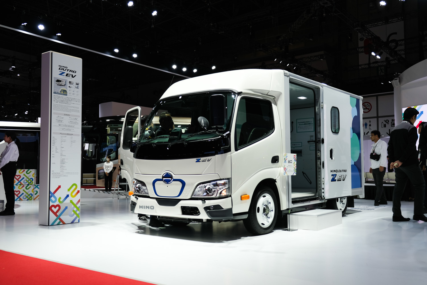 日野「デュトロ Z EV」のフロントスタイリング 〜 画像32