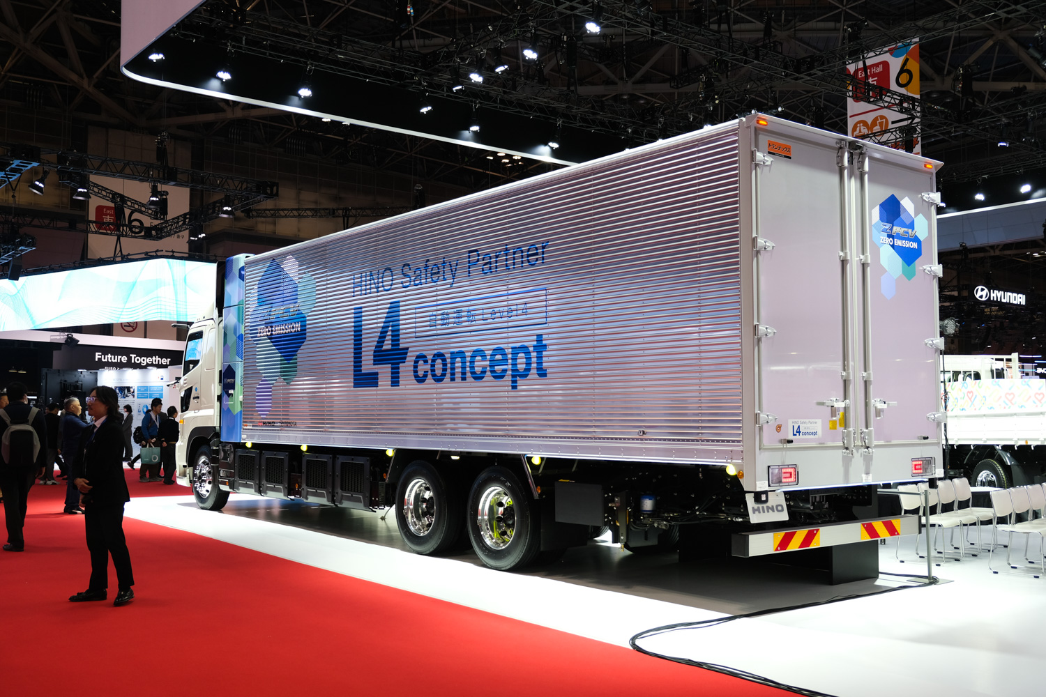 日野「プロフィア Z FCV」のリヤスタイリング 〜 画像24