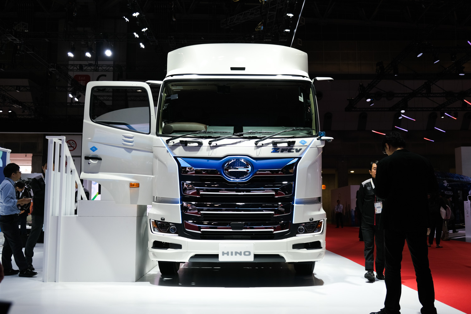 日野「プロフィア Z FCV」のフロントスタイリング 〜 画像25