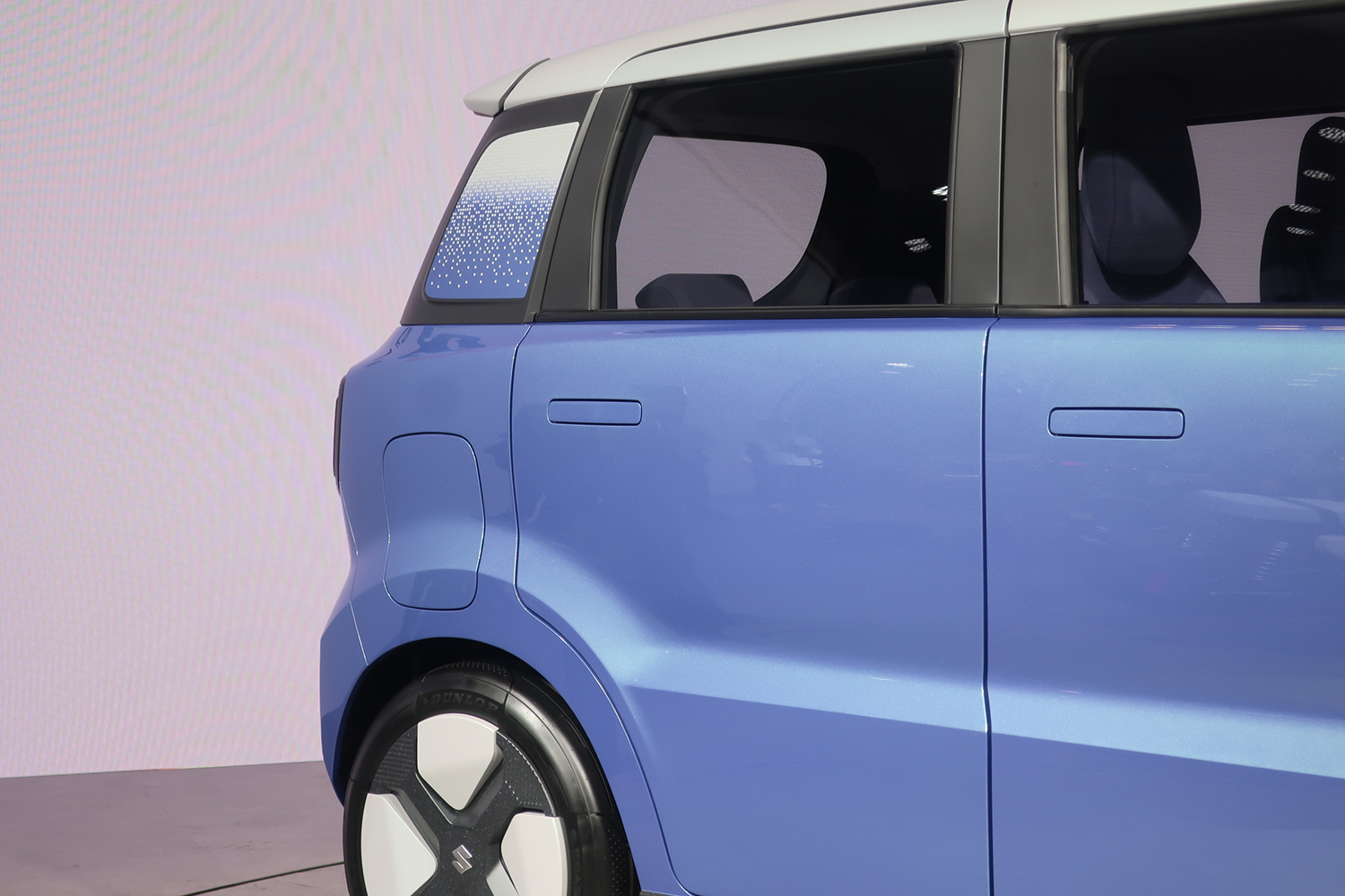 スズキ Vision e-Skyのリヤピラーまわり 〜 画像2