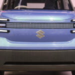 スズキの乗用軽EVは「浮遊」がテーマ！　デザイナー３名にデザインのキモを直撃取材!!　【ジャパンモビリティショー2025】