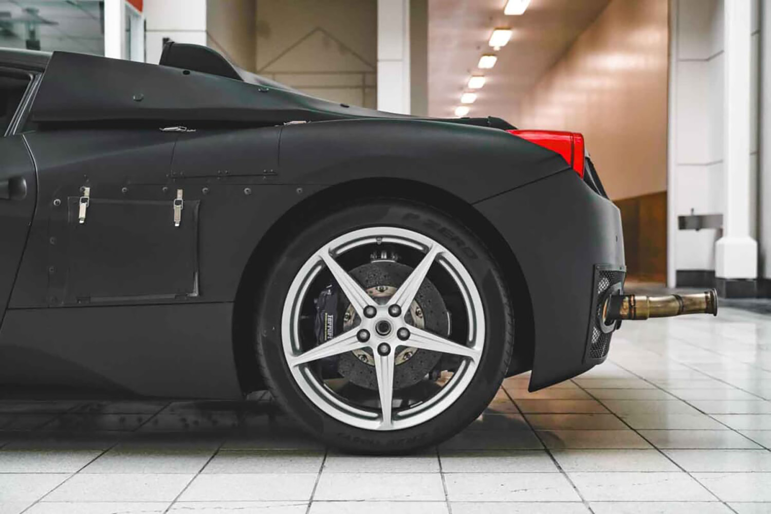 公道やサーキットも走行不可の「F150 M4」が約1億7882万円で落札 〜 画像36