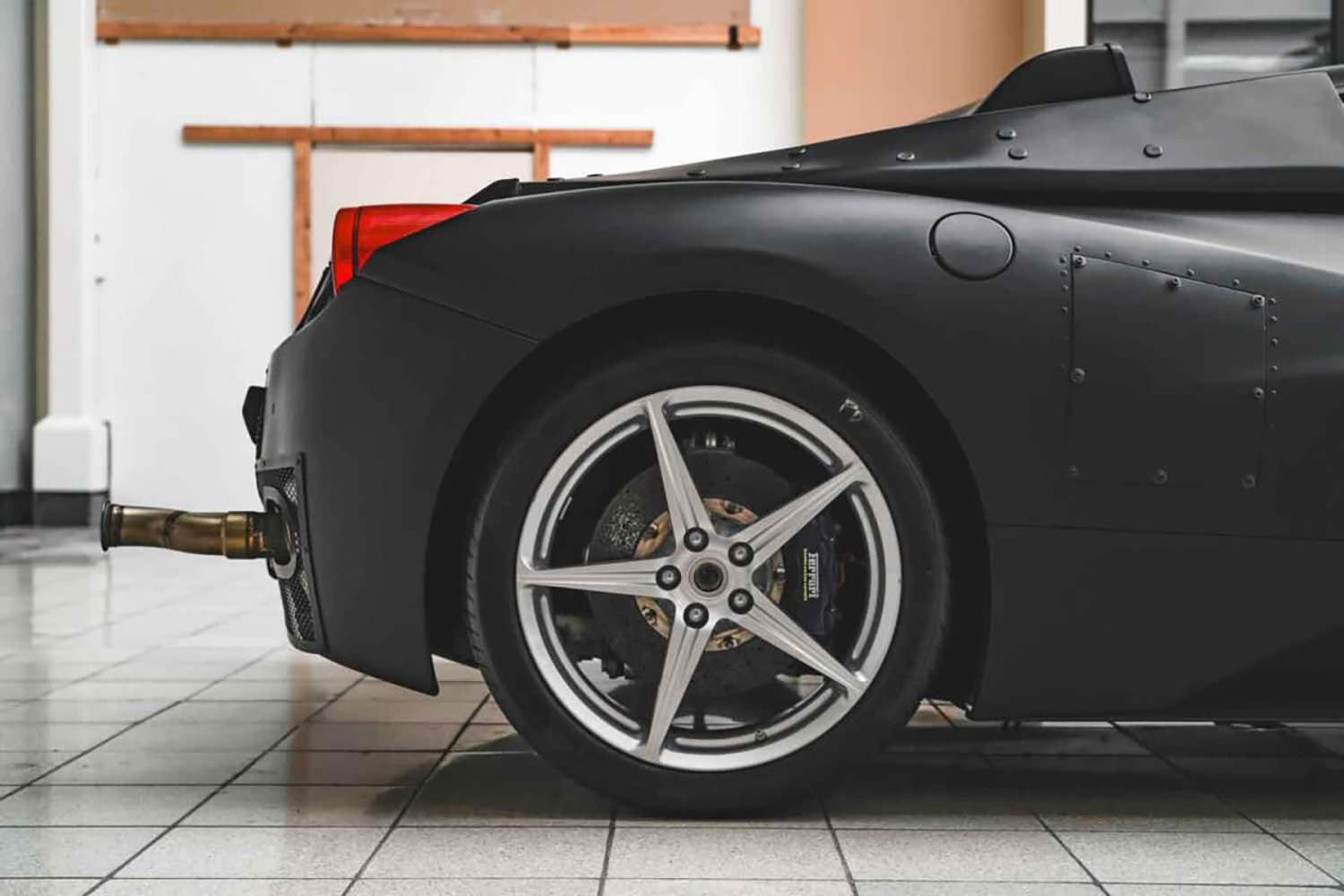 公道やサーキットも走行不可の「F150 M4」が約1億7882万円で落札 〜 画像35