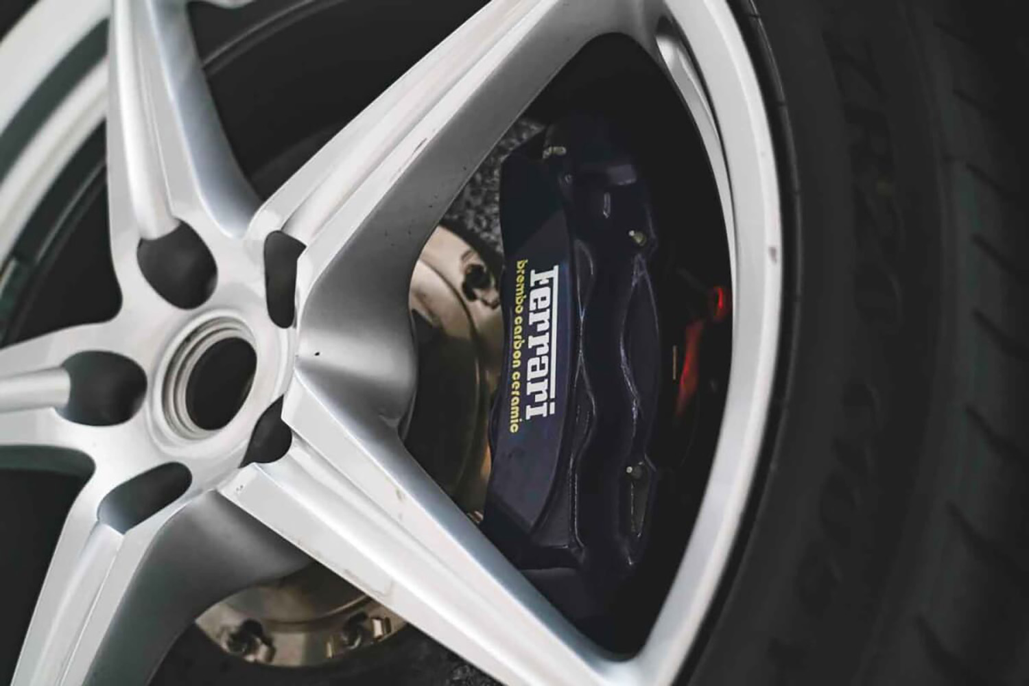 公道やサーキットも走行不可の「F150 M4」が約1億7882万円で落札 〜 画像30