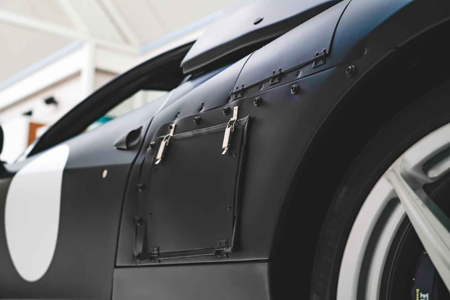 公道やサーキットも走行不可の「F150 M4」が約1億7882万円で落札 〜 画像38