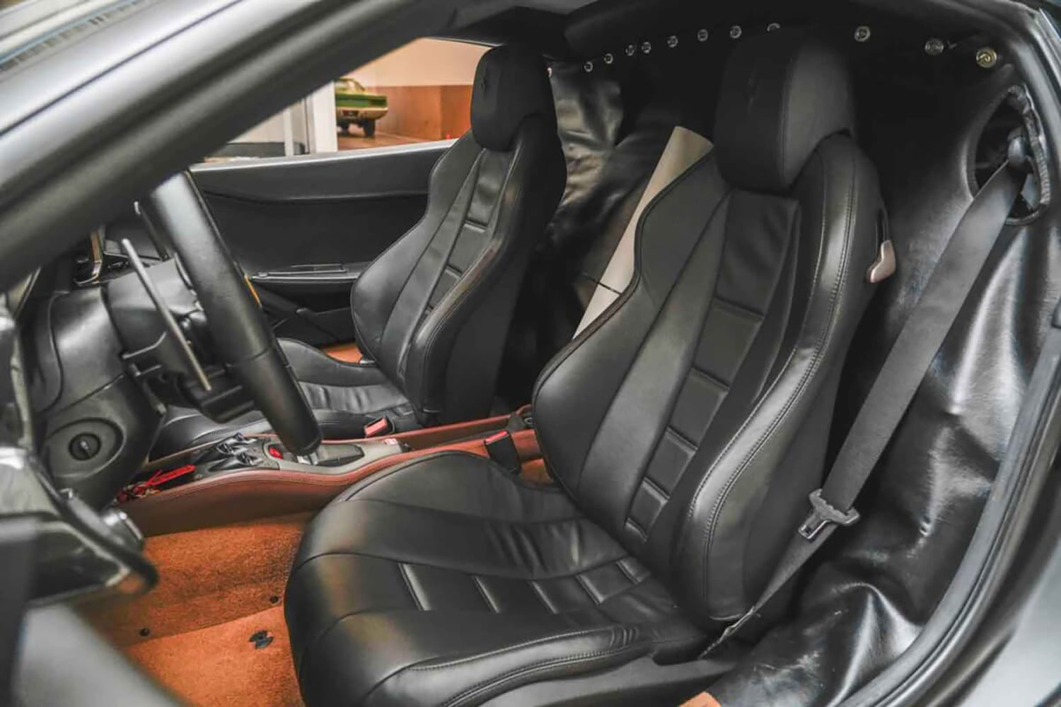 公道やサーキットも走行不可の「F150 M4」が約1億7882万円で落札 〜 画像32