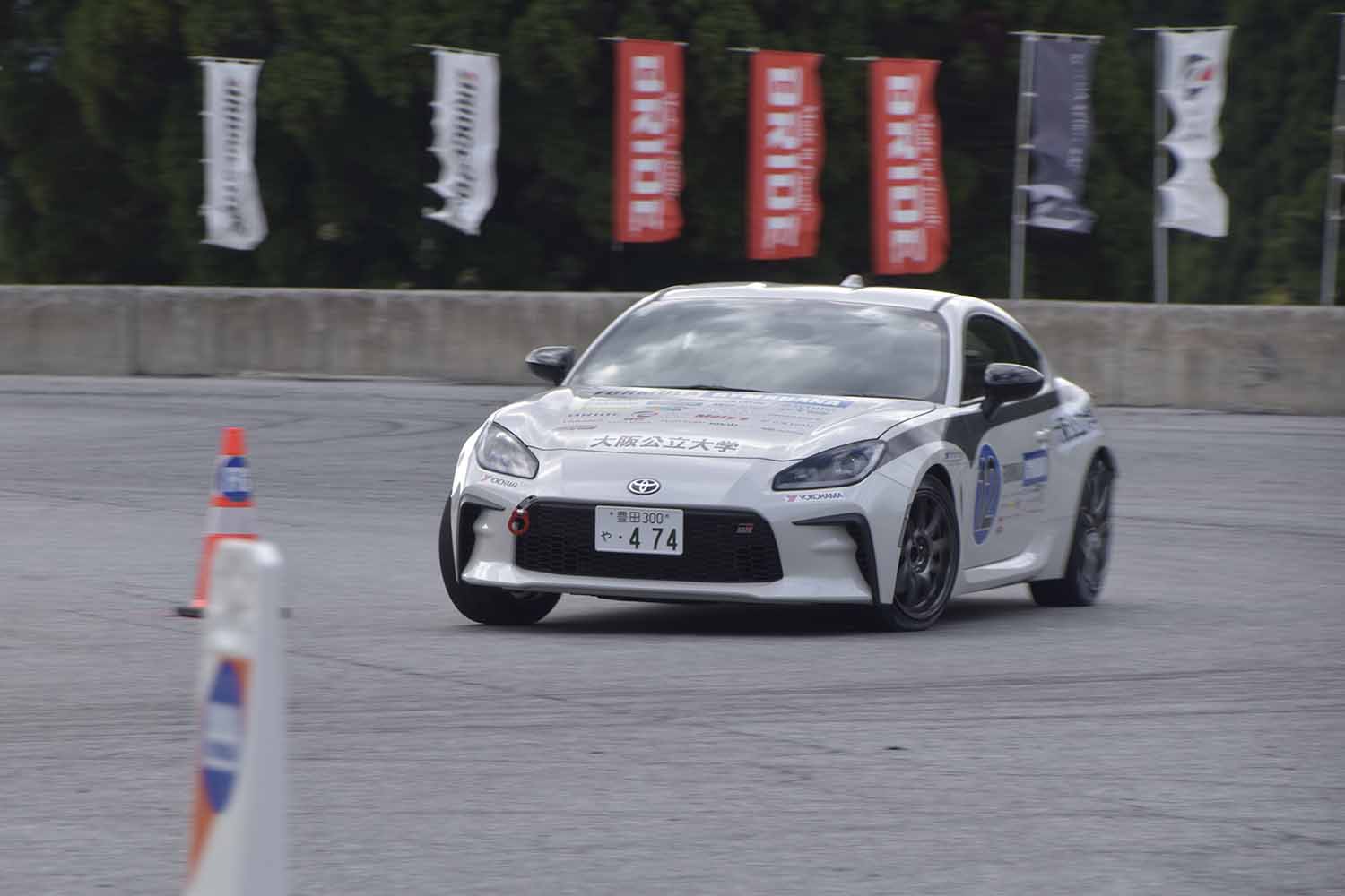 フォーミュラジムカーナ走行の様子